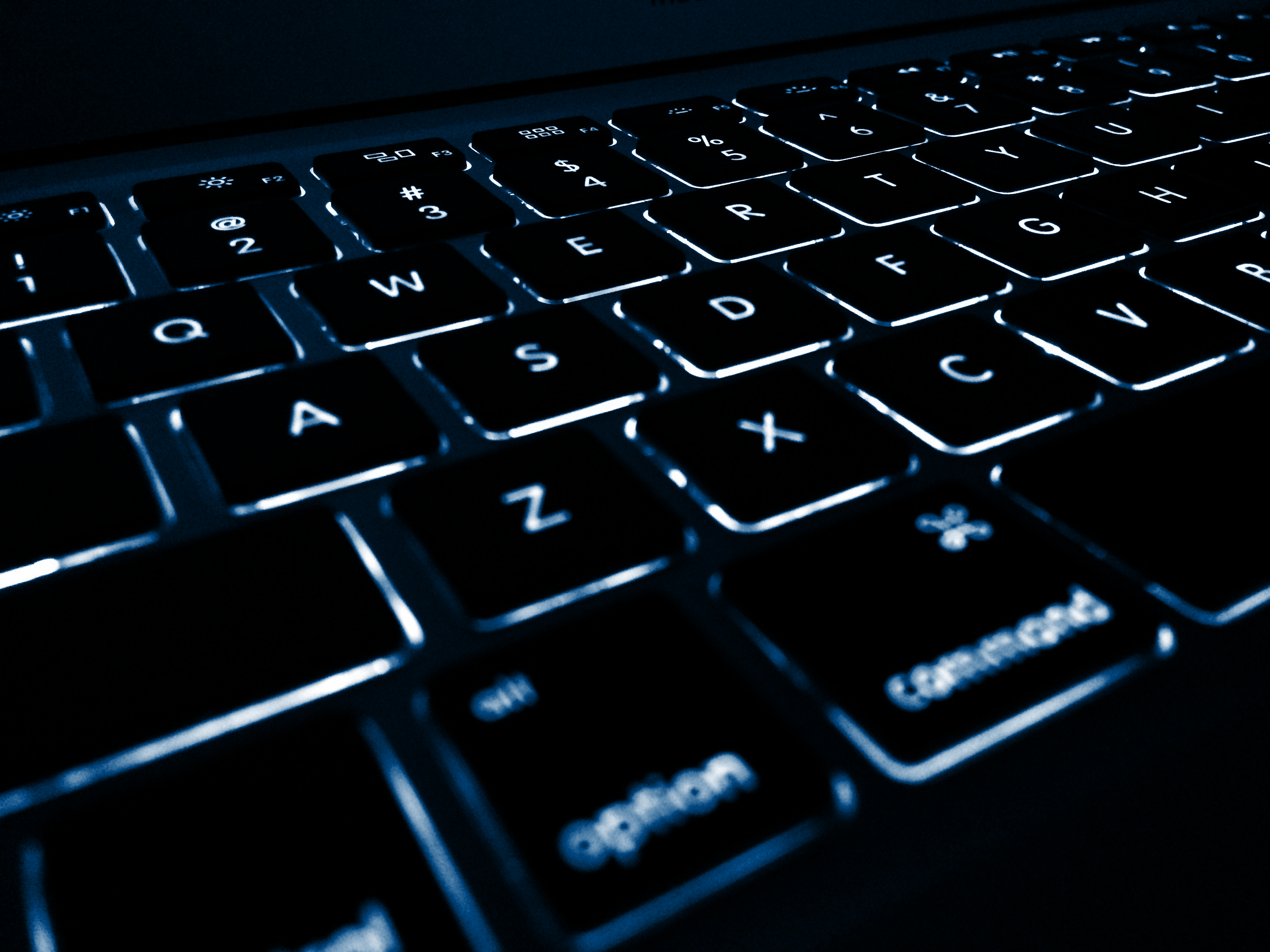 www.colamco.com - Keyboard blue